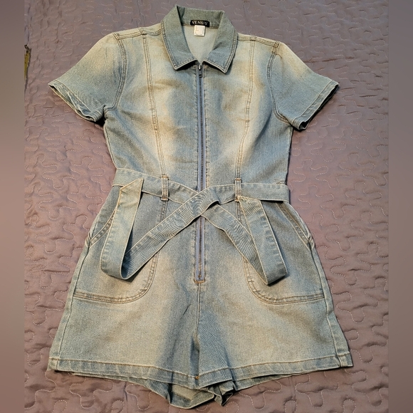 Venus Denim Short Sleeve Romper with Zip Front & Tie Waist, Size 8, Like New - Picture 1 of 9